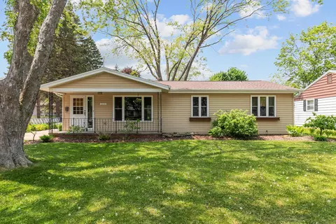 2631 N Brookdale Ct, Appleton, WI 54911