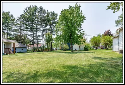 Law Street, New London, WI 54961