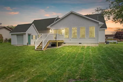 105 Merrill Ln, Oconto, WI 54153
