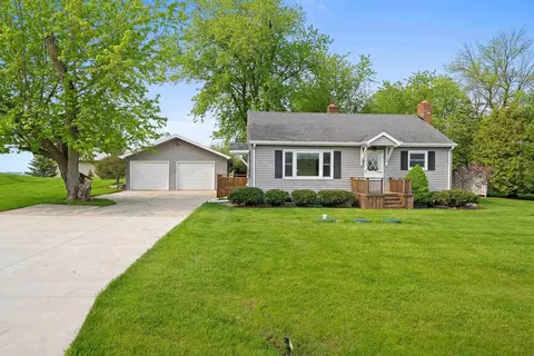 6140 Langes Corners Rd, Denmark, WI 54208