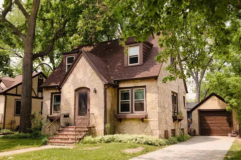 225 Gray St, Green Bay, WI 54303