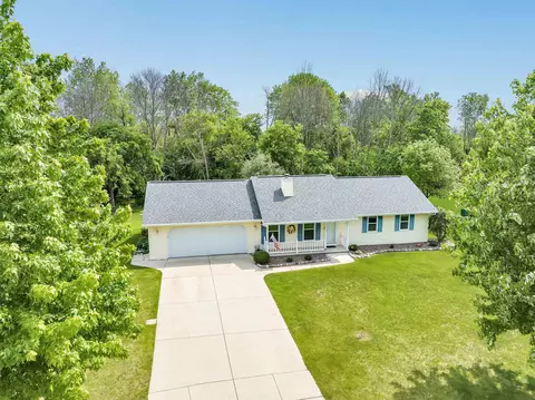 1562 Alamosa Trl, Green Bay, WI 54313