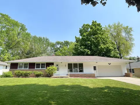 605 Eastview Dr, Green Bay, WI 54302