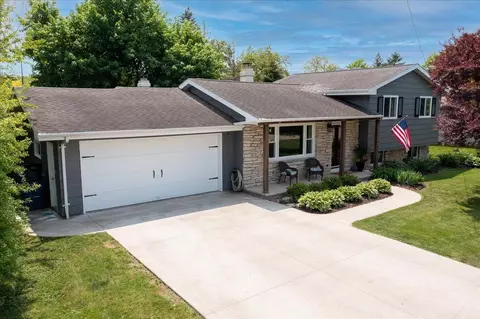 31 Welle Dr, Oshkosh, WI 54902