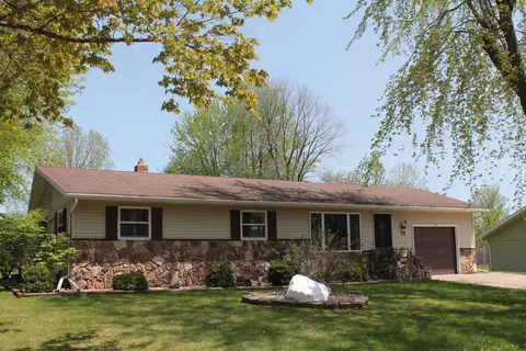 71 N Park St, Clintonville, WI 54929