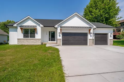3108 S Gothic Cir, Green Bay, WI 54313