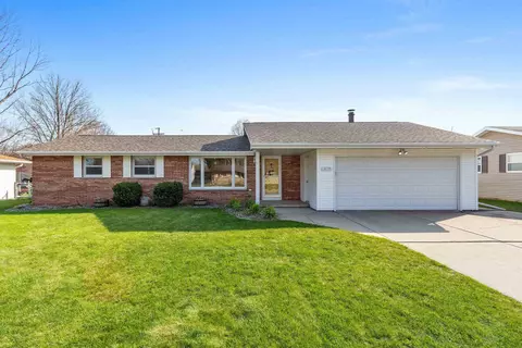 1517 Lindale Ln, Green Bay, WI 54313