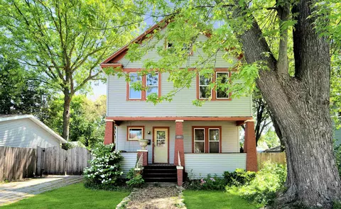 247 4th St, Neenah, WI 54956