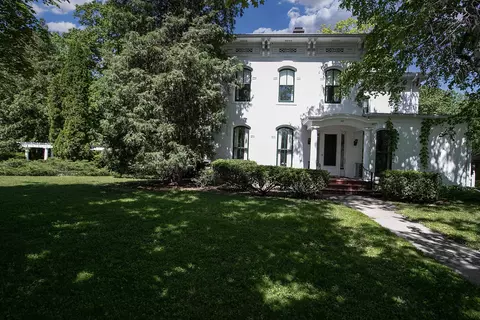 207 N Green Bay Rd, Appleton, WI 54911