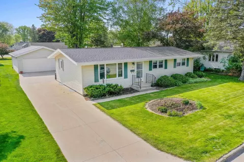221 Apollo Ct, Brillion, WI 54110
