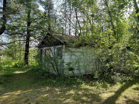 e2923 Lake Road, Iola, WI 54945