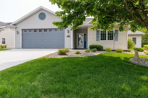 1345 Westcreek Ln #38, Neenah, WI 54956
