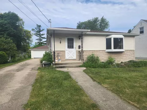 840 State St, Menasha, WI 54952