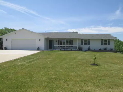 106 Robin Ln, Oconto, WI 54153