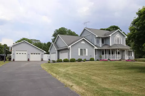 1750 Crown Dr, Oshkosh, WI 54904