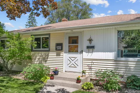 726 E Harding Dr, Appleton, WI 54915 photo 3