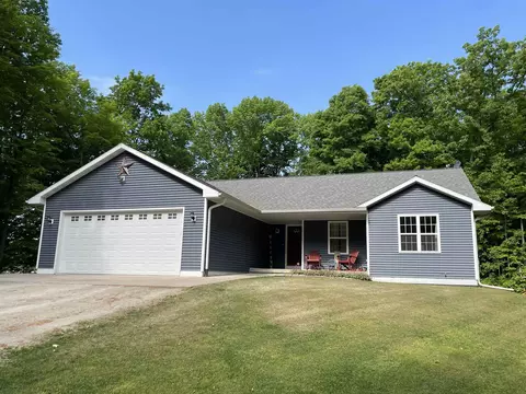 6863 Gallon Rd, Oconto, WI 54153