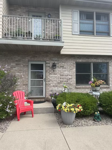 1690 Drum Corps Dr #B, Menasha, WI 54952