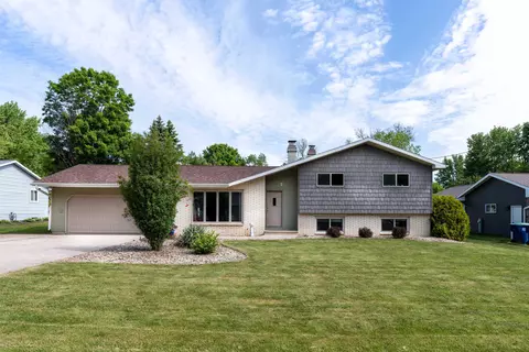 114 Klompen Ct, Neenah, WI 54956