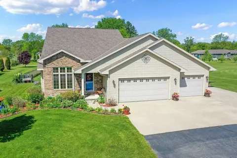 919 Aubrey Ln, Little Suamico, WI 54141