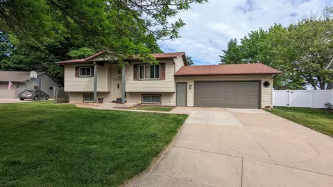 21 Oriole Ct, Appleton, WI 54915