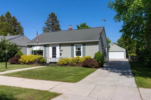 1325 N 9th St, Manitowoc, WI 54220