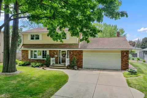 1845 Rowe Ln, Green Bay, WI 54303