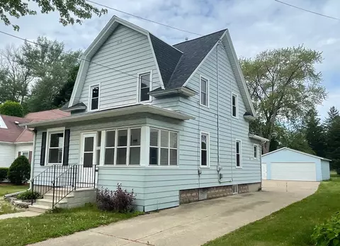 810 4th St, De Pere, WI 54115