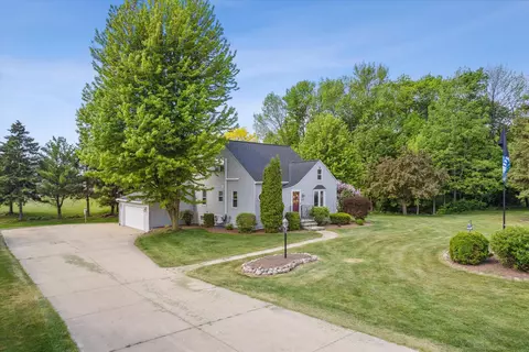 605 Heritage Rd, Luxemburg, WI 54217