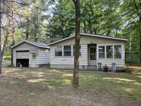 e2938 Lake Road, Iola, WI 54945