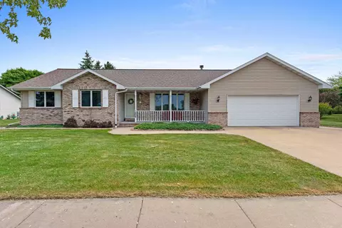 1608 Vandenbroek Rd, Little Chute, WI 54140