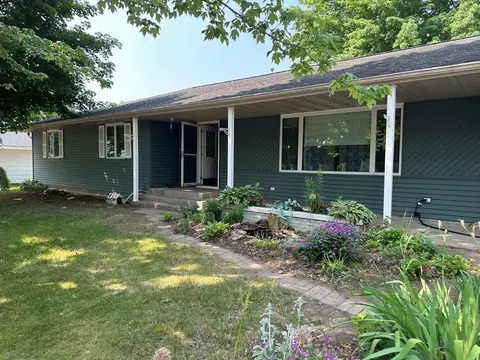 811 NE 2nd St, Marion, WI 54950