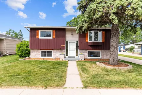 1015 Reichow St, Oshkosh, WI 54902