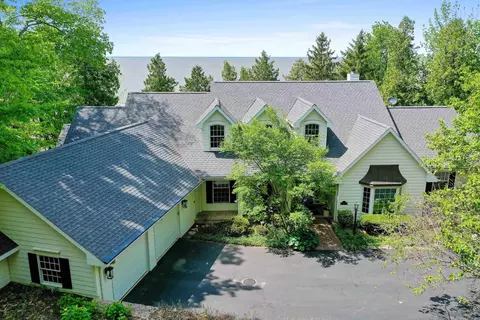 5261 Edgewater Beach Rd, Green Bay, WI 54311