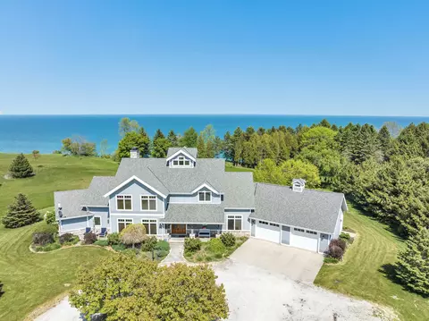 n1706 Lakeshore Road, Kewaunee, WI 54216