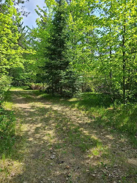 w10525 North Zak Lane, Crivitz, WI 54114