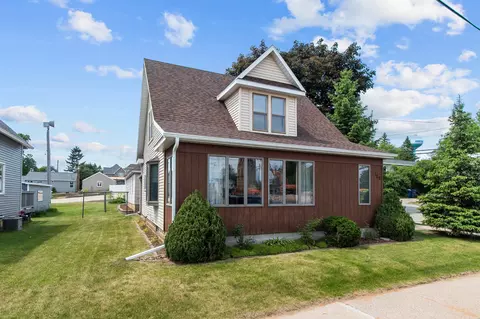 129 N Pine St, Hortonville, WI 54944