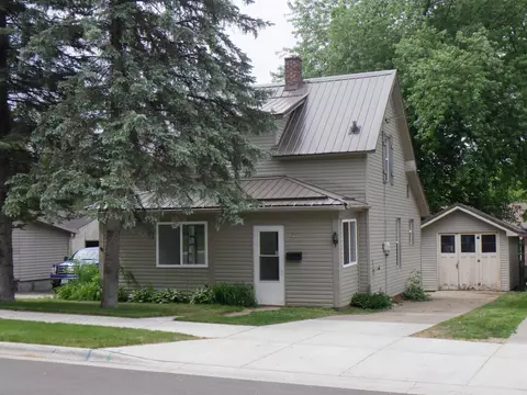 71 W 13th St, Clintonville, WI 54929