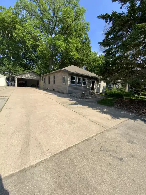 2406 Gmeiner Rd, Appleton, WI 54915 photo 2