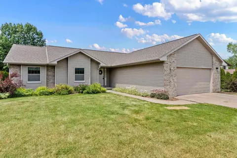 2332 Vanden Avond Dr, Green Bay, WI 54311
