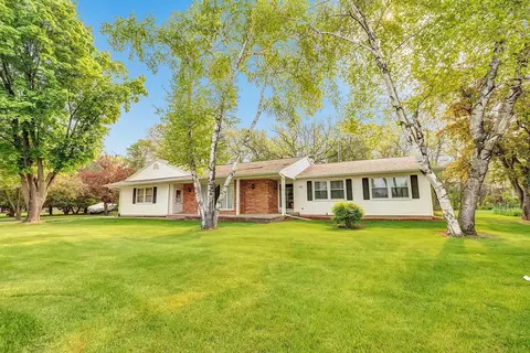 1800 Lake Breeze Rd, Oshkosh, WI 54904