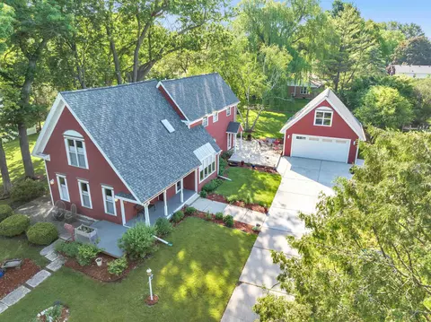 927 Fox River Dr, De Pere, WI 54115