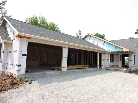 637 E Main St, Omro, WI 54963 photo 4