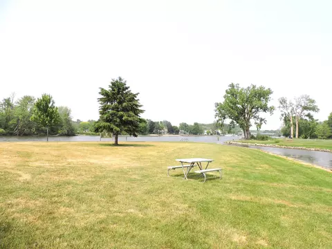 637 E Main St, Omro, WI 54963 photo 11