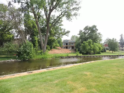 637 E Main St, Omro, WI 54963 photo 9