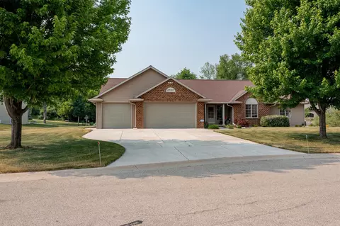 2940 Tea Olive Ct, Suamico, WI 54313