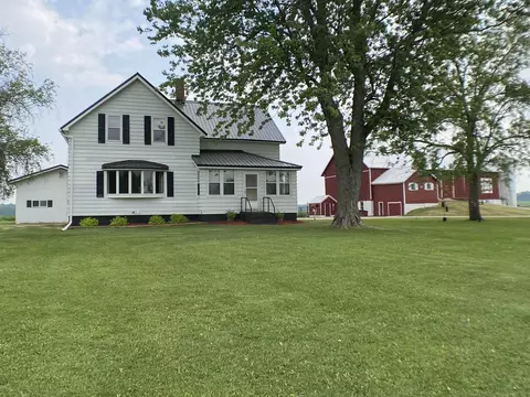 W2565 Old 22 Road, Cecil, WI 54111