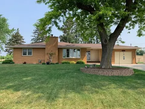 1025 Fond Du Lac St, Mount Calvary, WI 53057