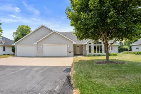 2221 Elmview Dr, Appleton, WI 54915
