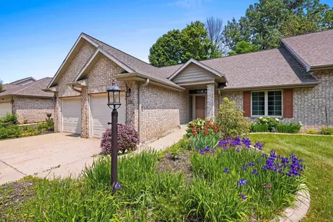 396 Riverwood Ln, Green Bay, WI 54313